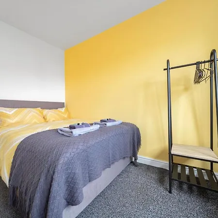 Exclusive House For Families And Contractors *