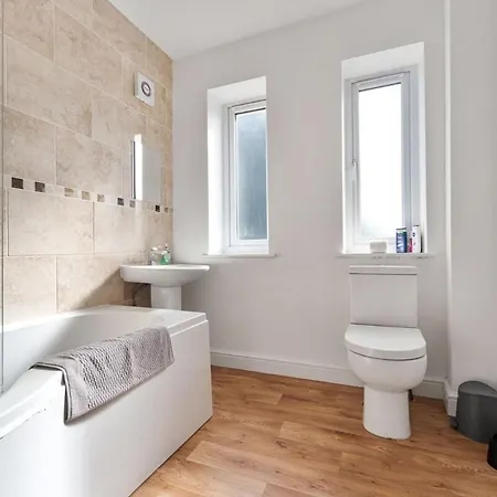 Exclusive House For Families And Contractors *