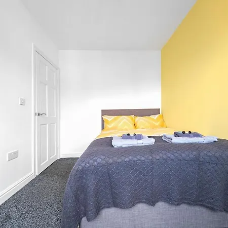 Exclusive House For Families And Contractors Bradford (West Yorkshire)