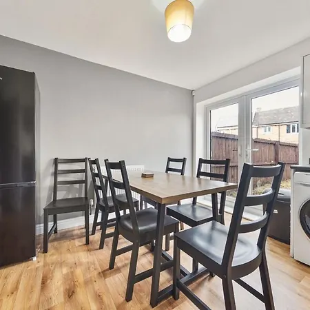 Exclusive House For Families And Contractors Apartment