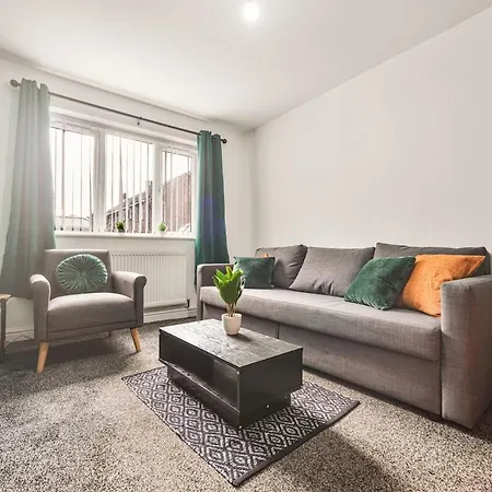 Exclusive House For Families And Contractors *