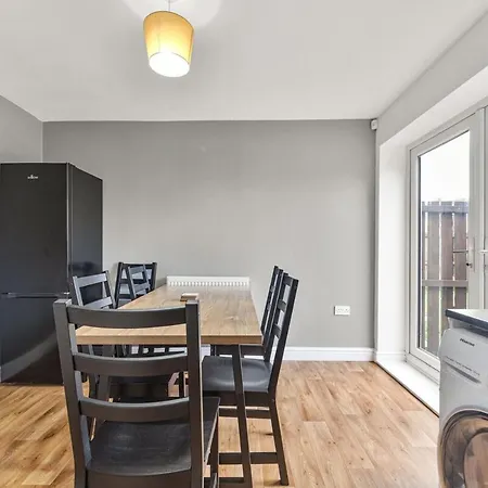 Exclusive House For Families And Contractors Apartment