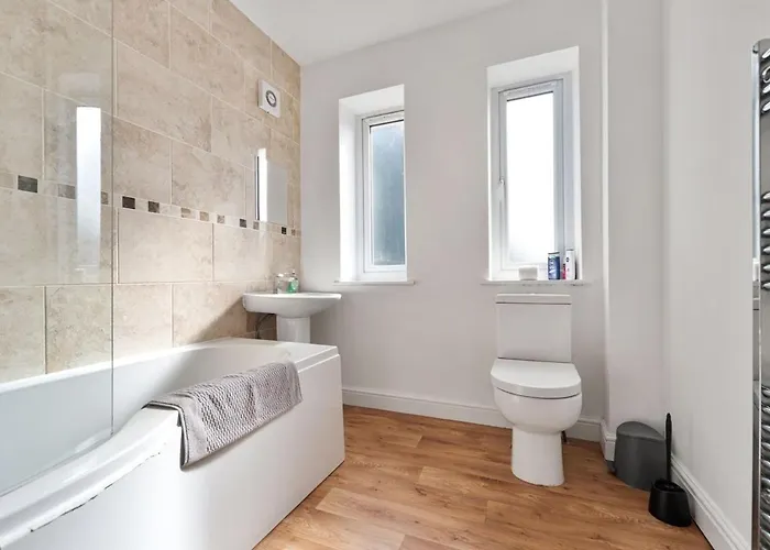 Exclusive House For Families And Contractors *