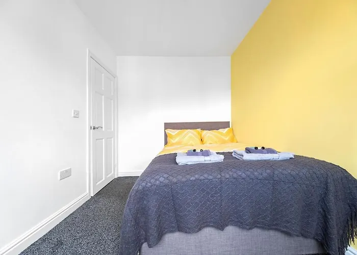 Exclusive House For Families And Contractors Bradford (West Yorkshire)