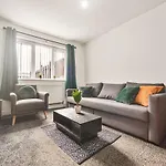 Exclusive House For Families And Contractors *