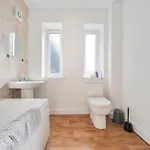 Exclusive House For Families And Contractors Apartment *